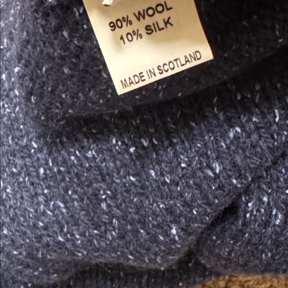 Harry Potter Universal Studios wool and silk blend knit “H” sweater sz M - Picture 10 of 10